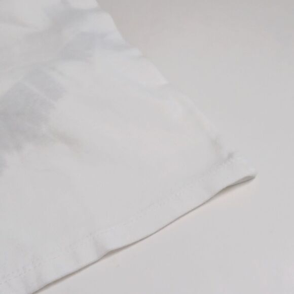 Levi's White and Red Fitted Short Sleeve T-Shirt - Picture 9 of 9